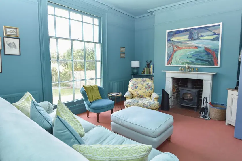Arden Villa, sleeps 8, moments from the golden sandy beach of Ryde - Image 1