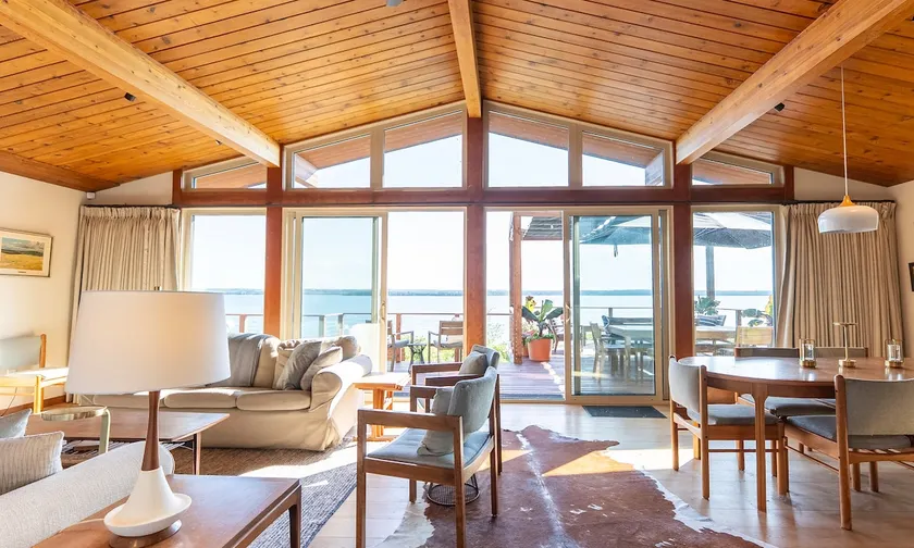 Newly Renovated Luxury Lake Front Cottage with Private Dock and boat lift - Image 1