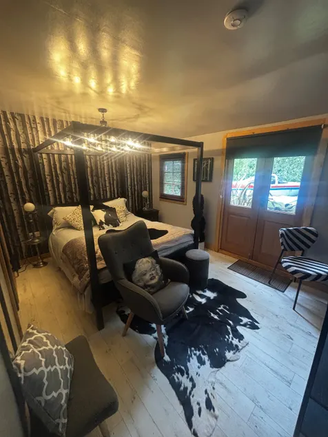 Unique 3 bedroom accommodation on Beccles Airfield - Image 1