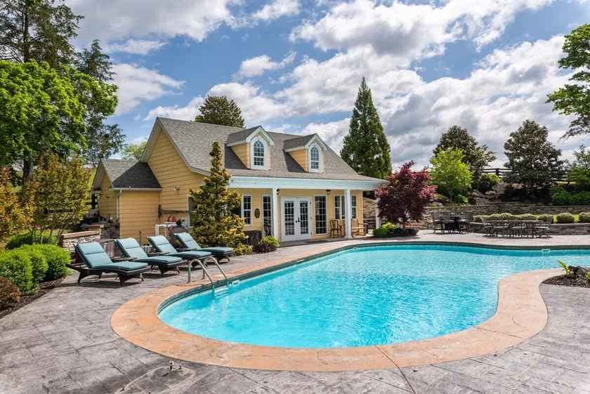 The Pool House: Mtn Views & 15 Mins to Downtown - Image 1