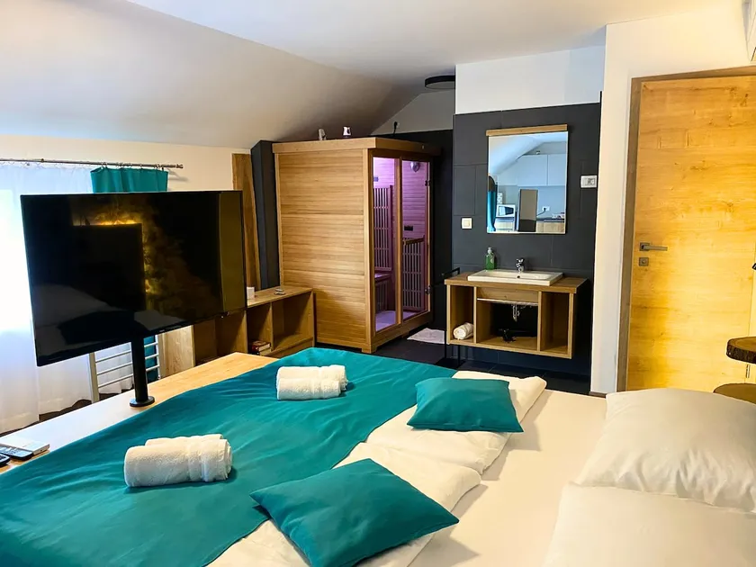 Hidden romantic getaway with a private sauna in Olimje - Image 1
