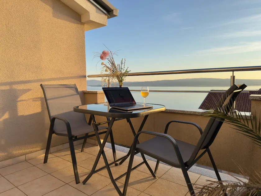 Blue Horizon - 400m from the Sea! - Image 1