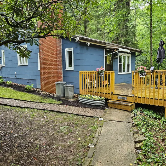 Laurel Highlands Crab Run 3 BR 2 B Creekside Cottage - Image 1