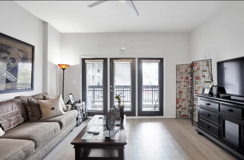 Midtown King 1BR • Walkable • Near FIFA - Image 1