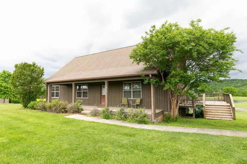 4 Bd House on lake, fishing, relaxing farm stay - Image 1