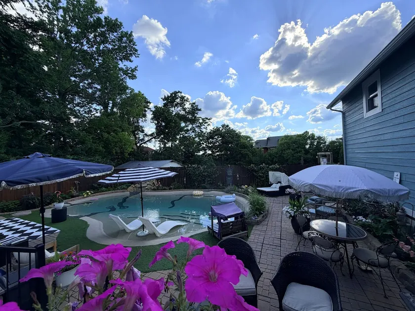 Heated Pool-Walking Distance to Zoo! - Image 1