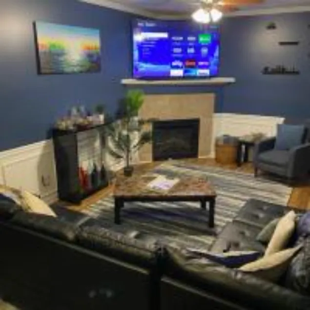 4 - Bed home with Cali King Bed, 12 mins to DTWN - Image 1
