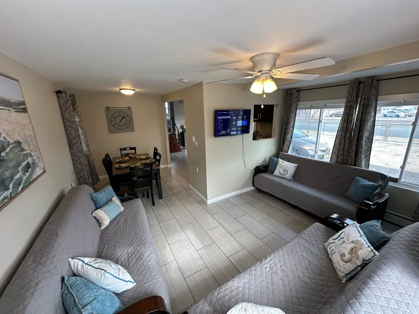 Newly Renovated-2 BR 1 BA House - Image 1