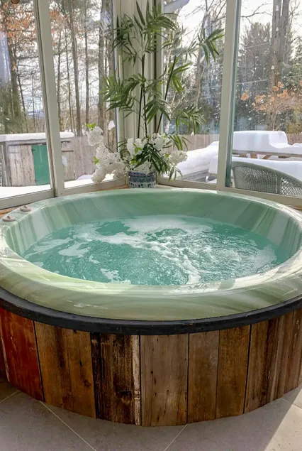 Perfect Fall Foliage Getaway- Family Friendly w/ Indoor Hot Tub, 5mi to Jay Peak - Image 1
