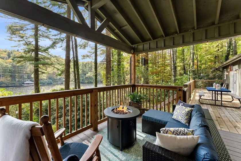 Hick's Lakehouse, Great views, Fire-pit, Kayaks - Image 1