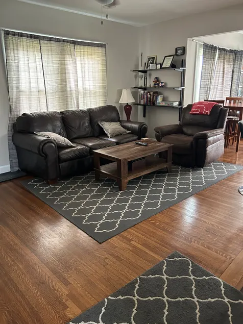 State Fairgrounds 2 bed 1 bath w K/Q/T bed. - Image 1