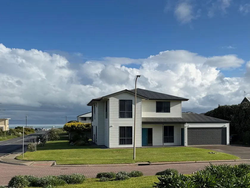Karma Waters Beach House, 100m from beach - Image 1