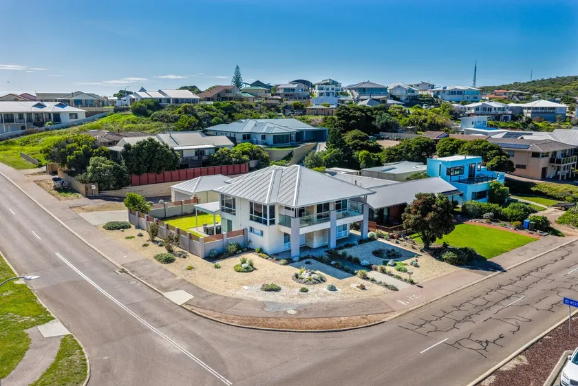 West Beach House - Image 1