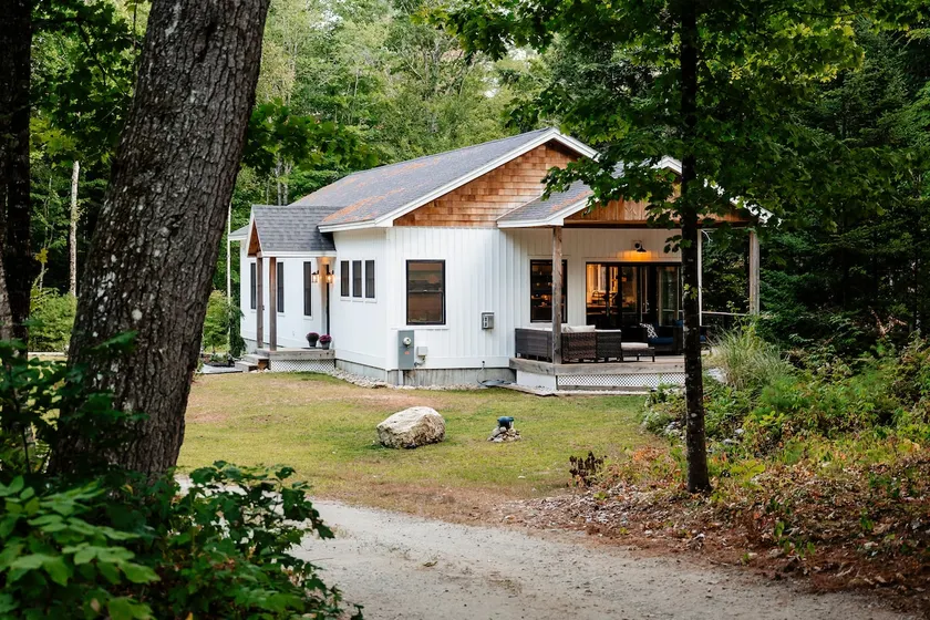 Open concept 4 bedroom Lakehouse - Image 1