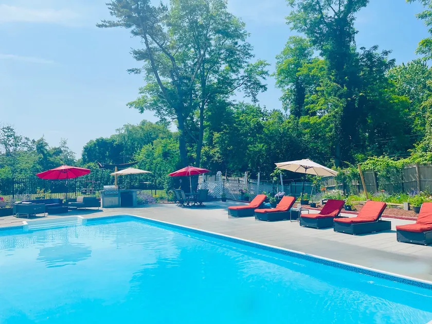 Beautiful 2 bed w Pool near to beach/village - Image 1