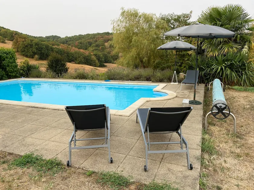 Charming air-conditioned house with terrace and pool - Image 1