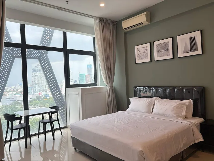 SS- Elegant Studio with City View - Image 1