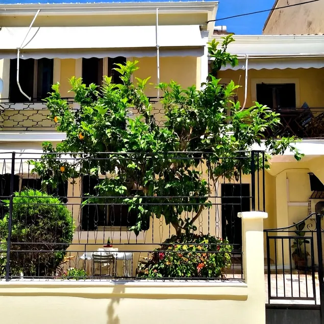 ''Sklove Summer House'' in Centre of Lefkas - Image 1