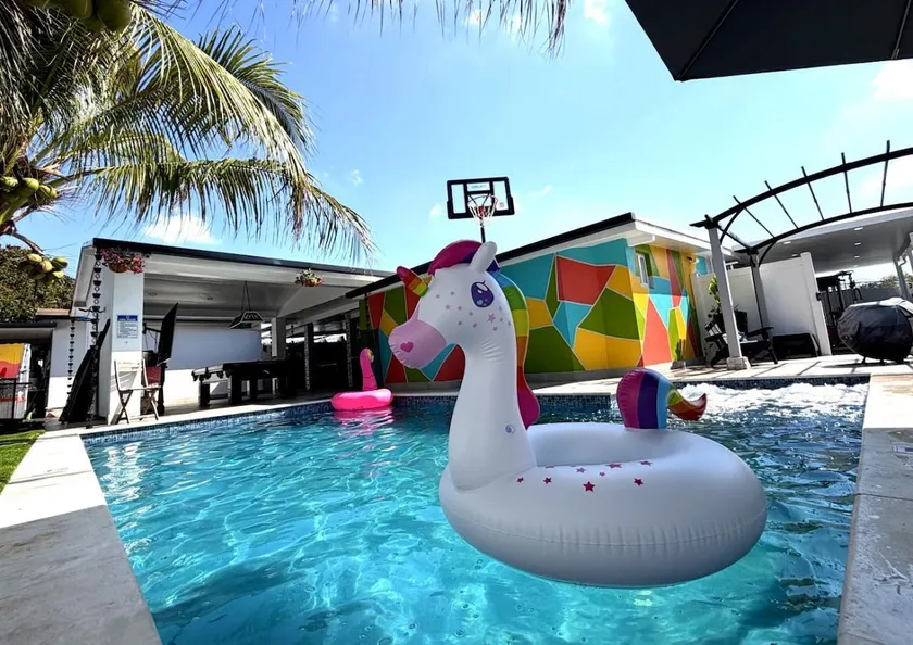 Playhouse! 3mins Hard Rock, Heated Pool, Tub & Games - Image 1