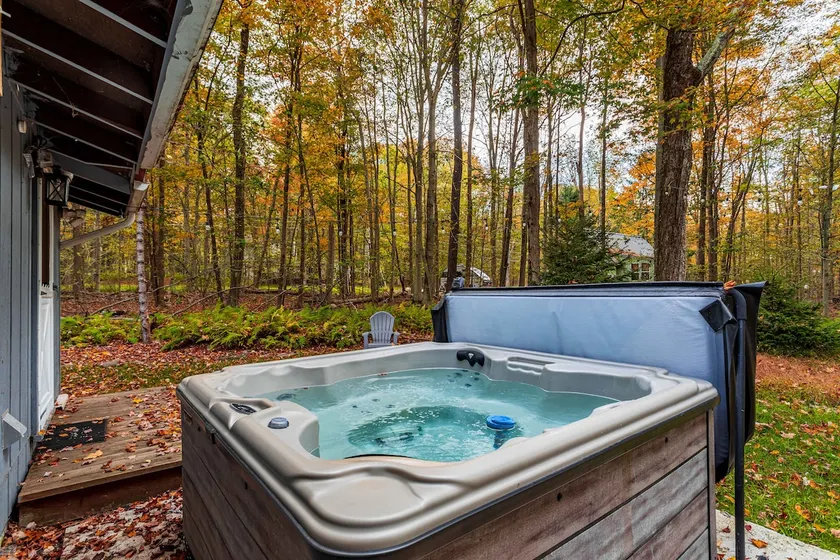 Red Roof Bungalow | Hot Tub Fire Pit Dog Friendly - Image 1