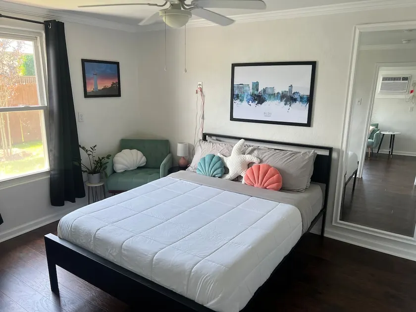Cozy Apt. B walk to Keesler AFB, beaches, & casino - Image 1