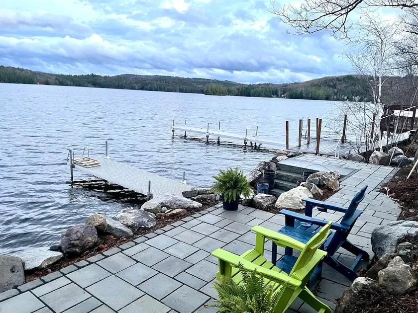 Quiet lakeside retreat with private dock. - Image 1