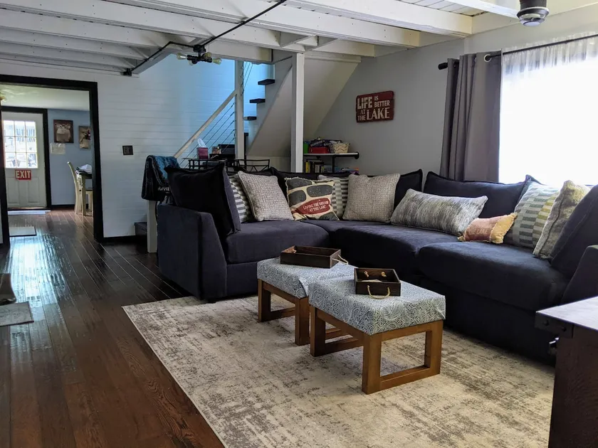 Cheerful & cozy 3 bedroom cottage near lake with hot tub - Image 1