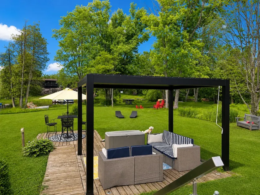 Waterfront Cottage Retreat 200ft Shoreline+ Kayaks - Image 1
