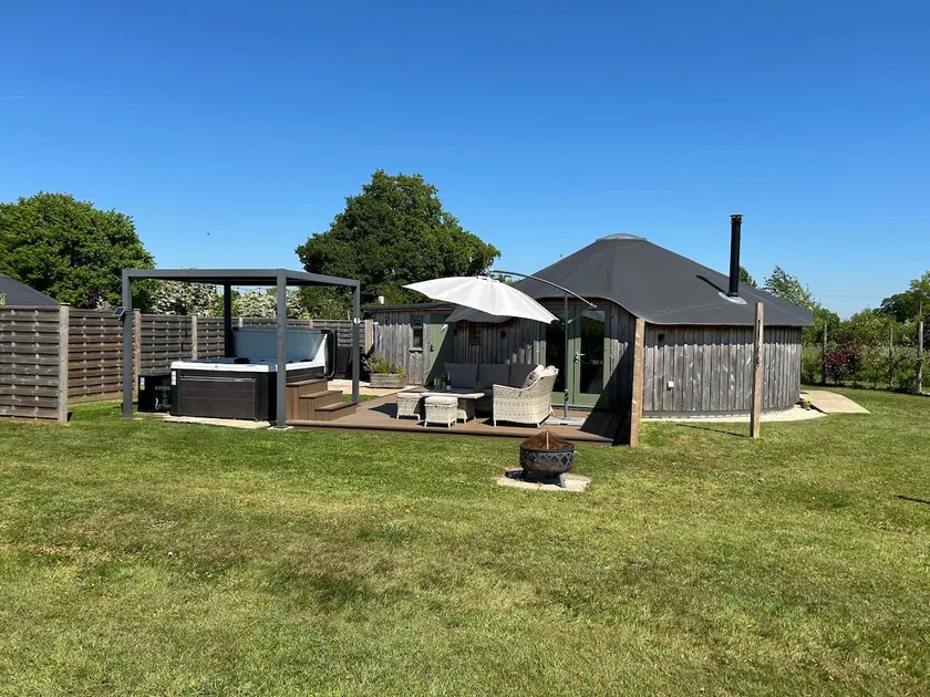 Wooden Roundhouse with Hot Tub (Bee) - Image 1