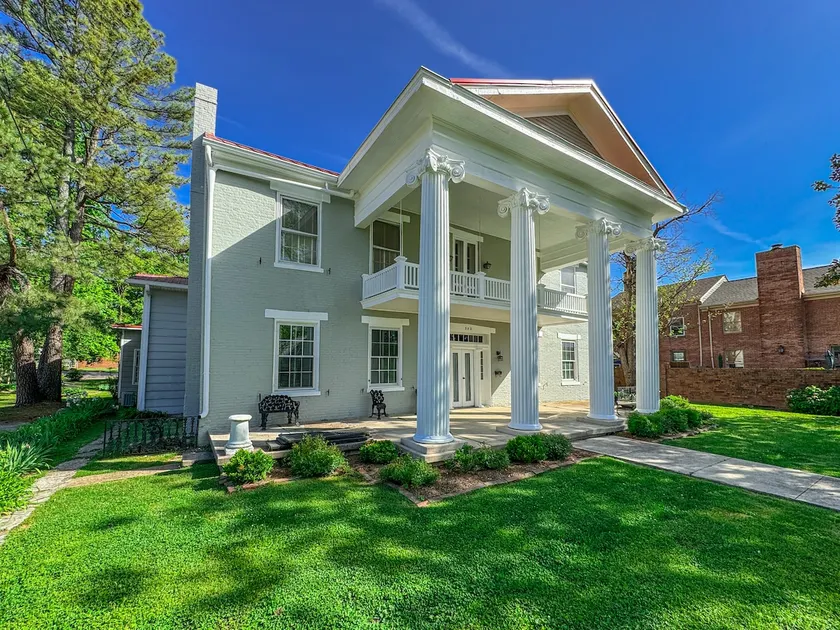 Summer at The Mansion (sleeps 1 2) 5600sf - Image 1