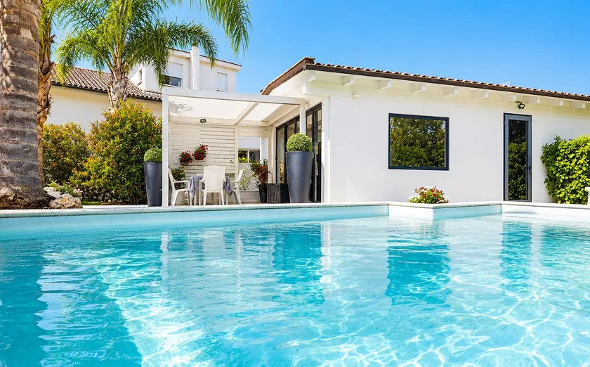 Pool House Terracina - Image 1