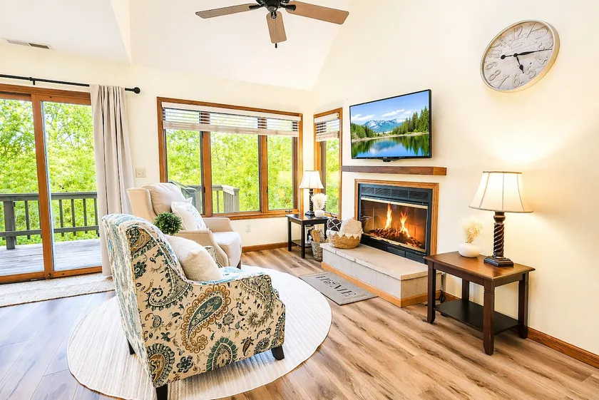 Cute & Cozy King Suite Villa ~ Near Golf, Trails, Spa - Image 1