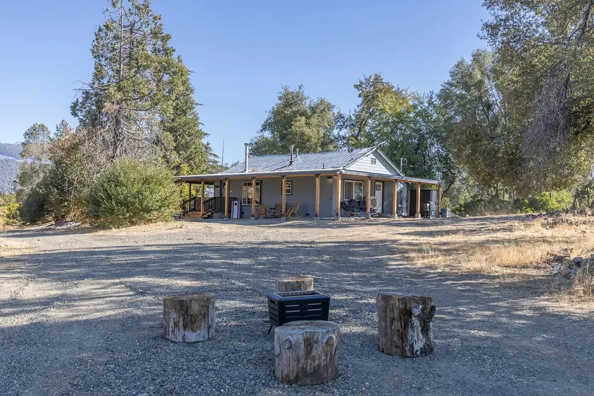 Tip Top Cabin. Cozy Cabin getaway near Yosemite - Image 1