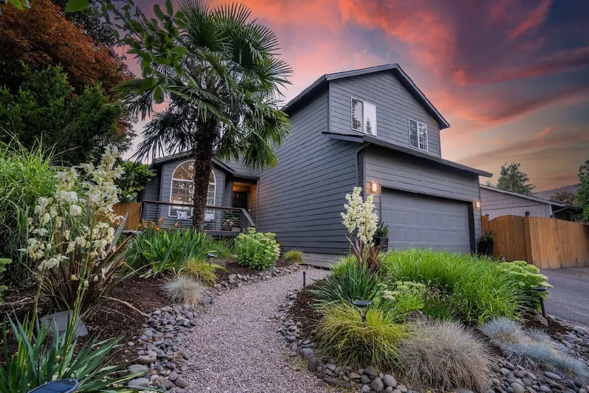 Modern home w/Hot Tub! In small town - Image 1