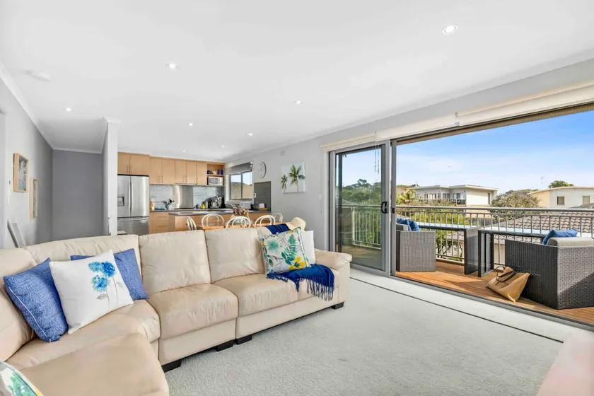 Peacehaven- walk to beach, shops. Parking, aircon - Image 1