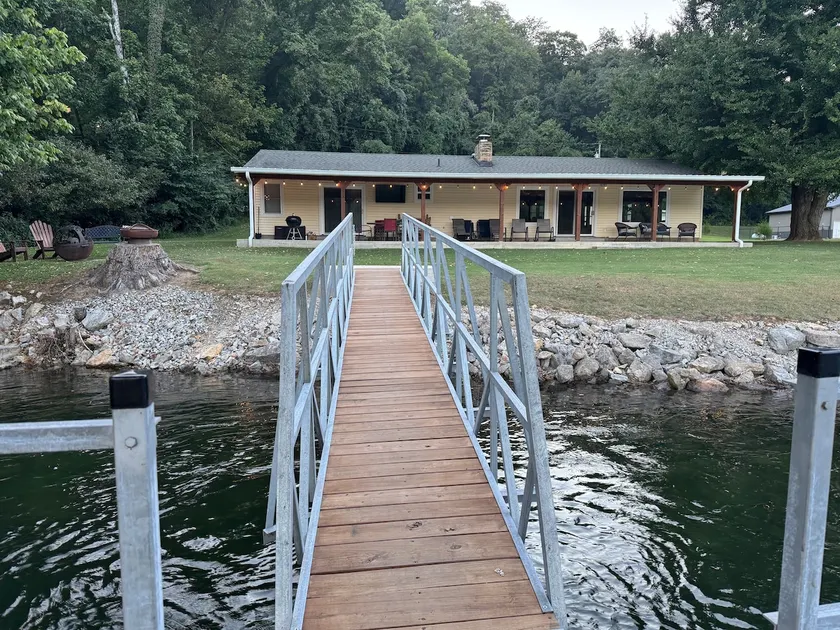 Ultimate Riverfront Stay Huge Dock + Prime Fishing Access - Image 1