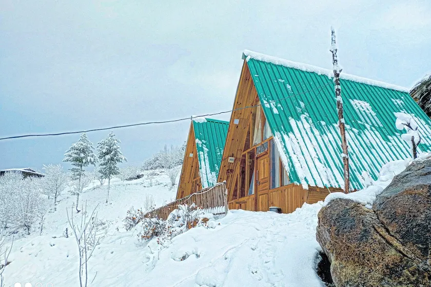 Scenic cottage on a meadow, Sainj Valley - Image 1