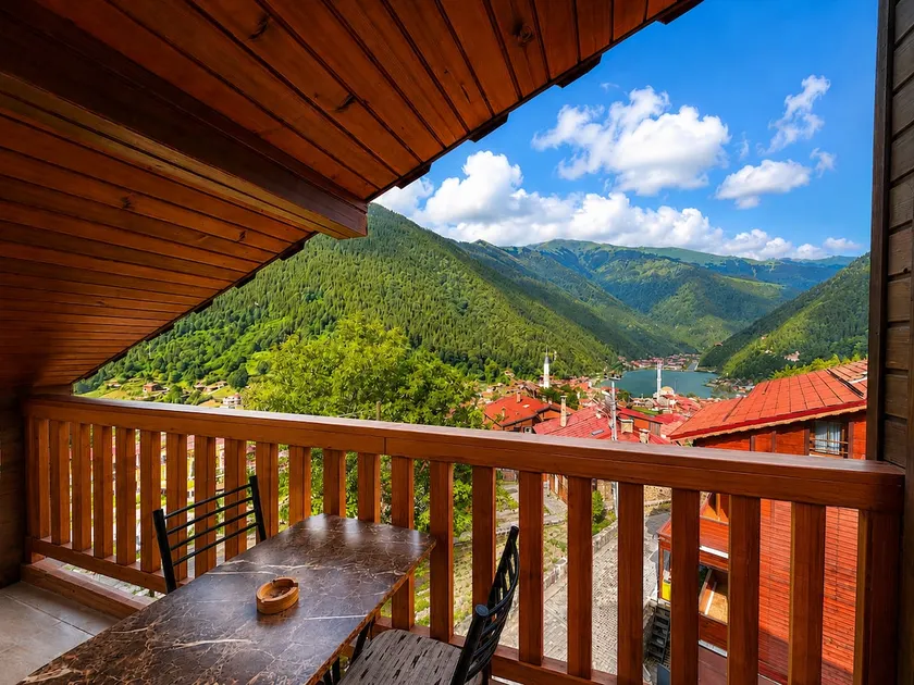 Penthouse Suite with Lake View - Image 1