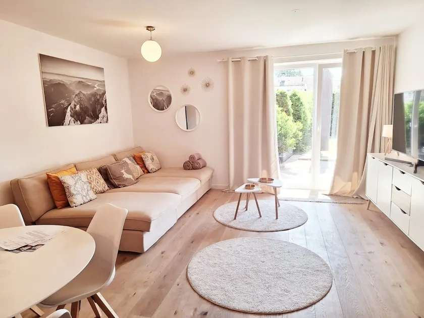 Central, quiet & stylish with mountain panorama + garden - Image 1