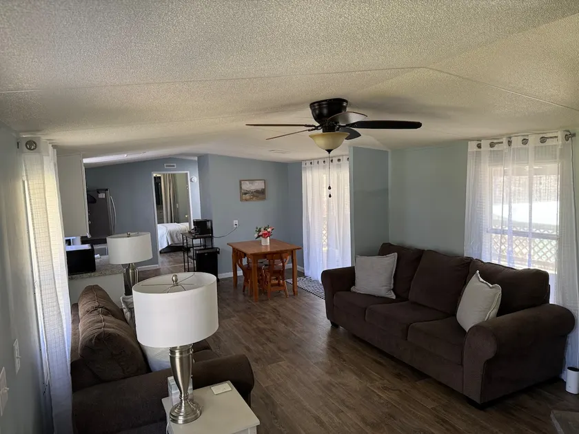 Country Comfort Inn *Newly Updated* - Image 1
