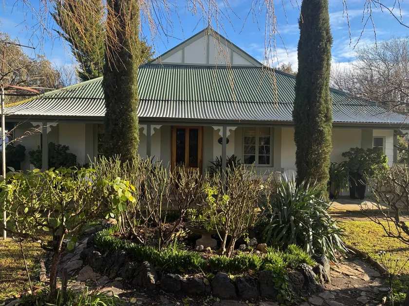 Willowbank Cottage • Cosy Heritage Stay • c1868 • - Image 1