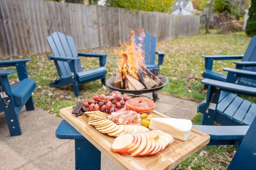 Lively 3BR · Game Room, Bar & Fire Pit · Sleeps 6 - Image 1