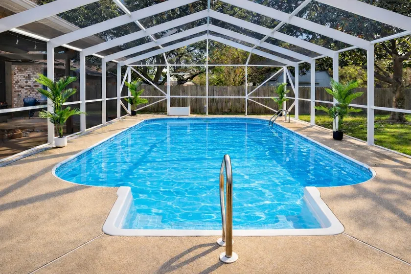 Private Heated Pool, 10 Min to Navarre Beach - Image 1