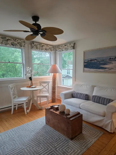 2 bedroom unit in heart of Chester Village. - Image 1