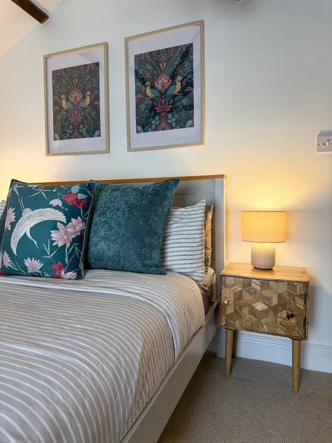 Penthouse Retreat - 2 bed flat, sleeps 4 - Brampton Town Centre, Hadrians Wall - Image 1