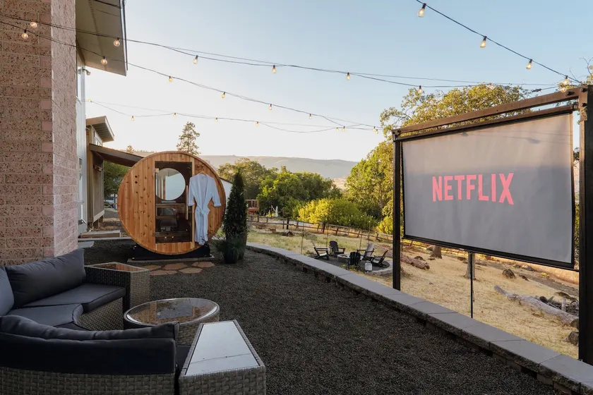 Outdoor Movie Night, Sauna, Game Room, S'mores - Image 1