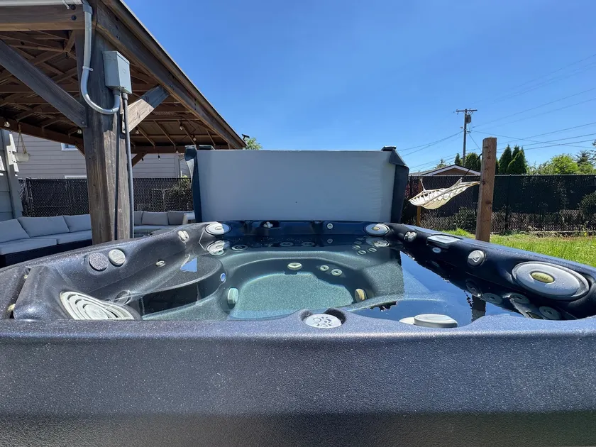 Luxury Hot Tub + Farm Fresh Eggs | No Cleaning Fee - Image 1