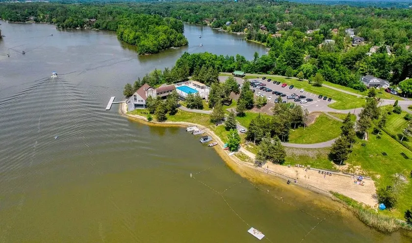 All Season Vacation Lakehouse in the Hudson Valley - Image 1