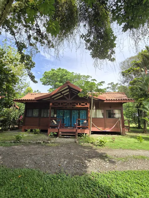 Hotel Kenaki Lodge - Image 1