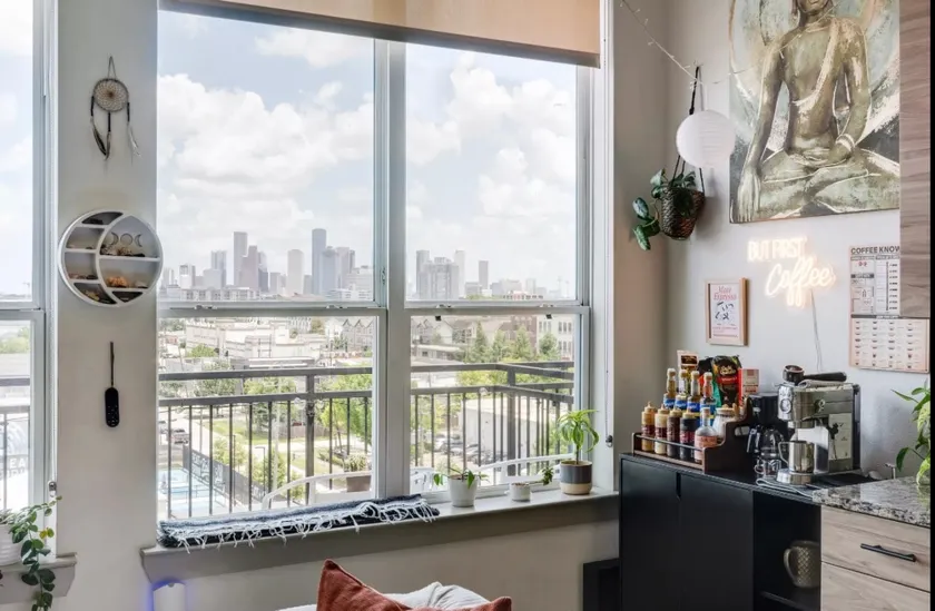 Top-Floor Studio, NYC Balcony, Downtown View, Pool - Image 1